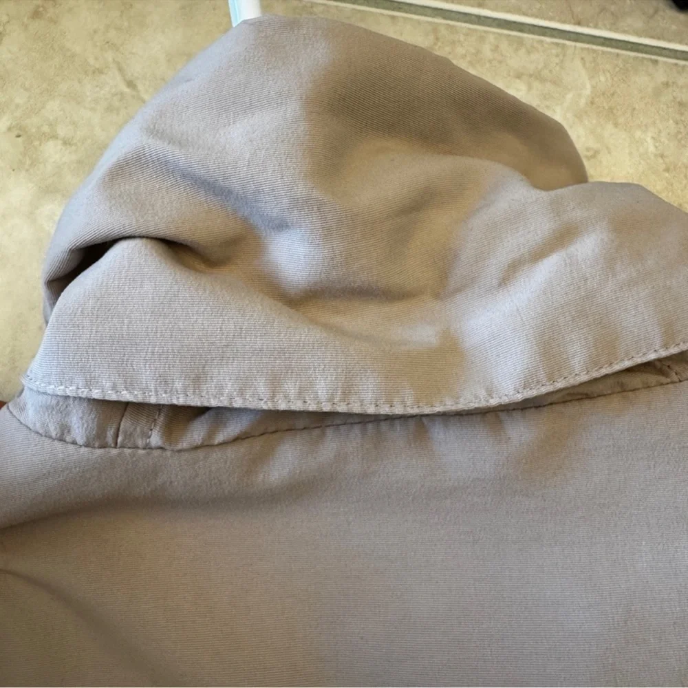 VUORI Lightweight Jacket Military In Dogwood Medium w/flaw - Picture 11 of 12